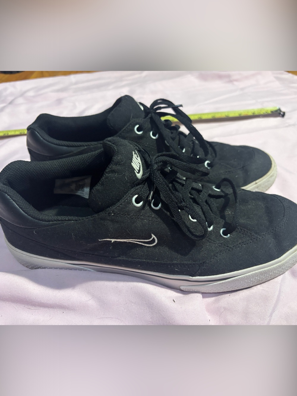 Nike Men’s Black Low-Top Sneakers with White Swoosh canvas tennis skate